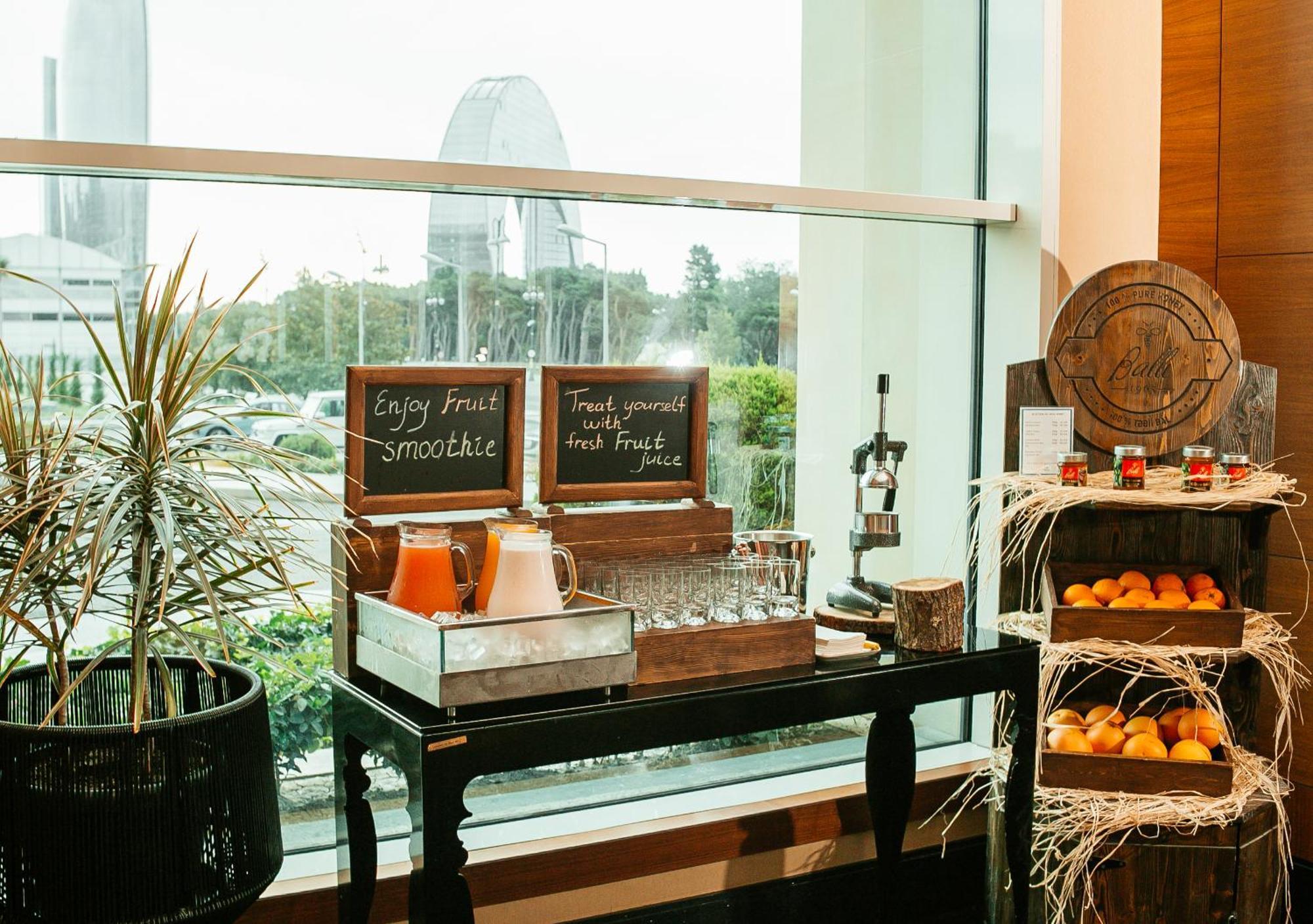 Hilton Baku Hotel Exterior photo Juice bar