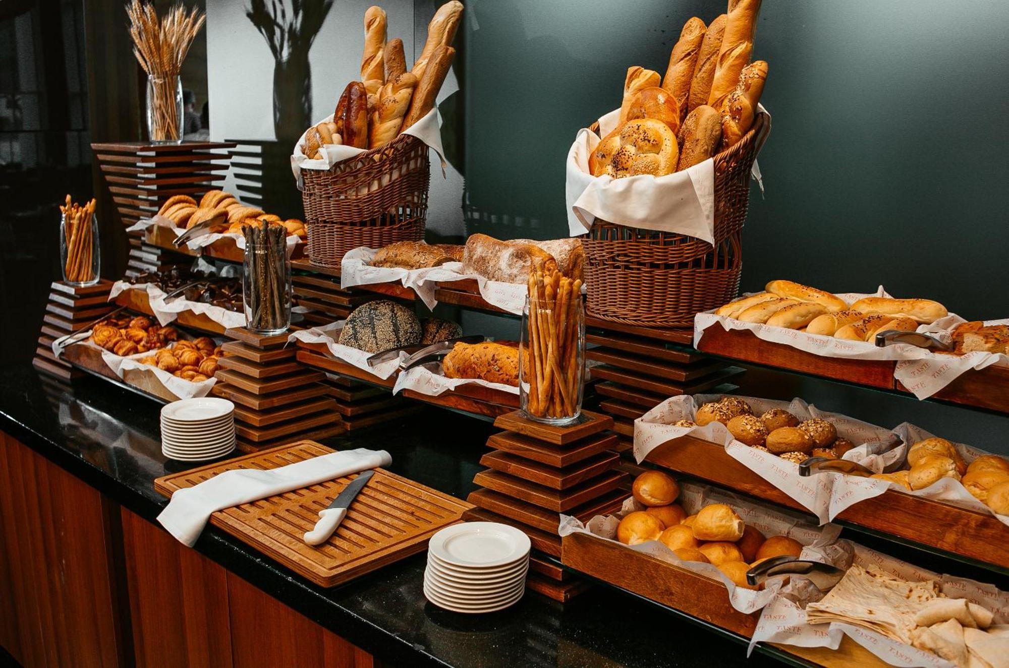 Hilton Baku Hotel Exterior photo A bread station