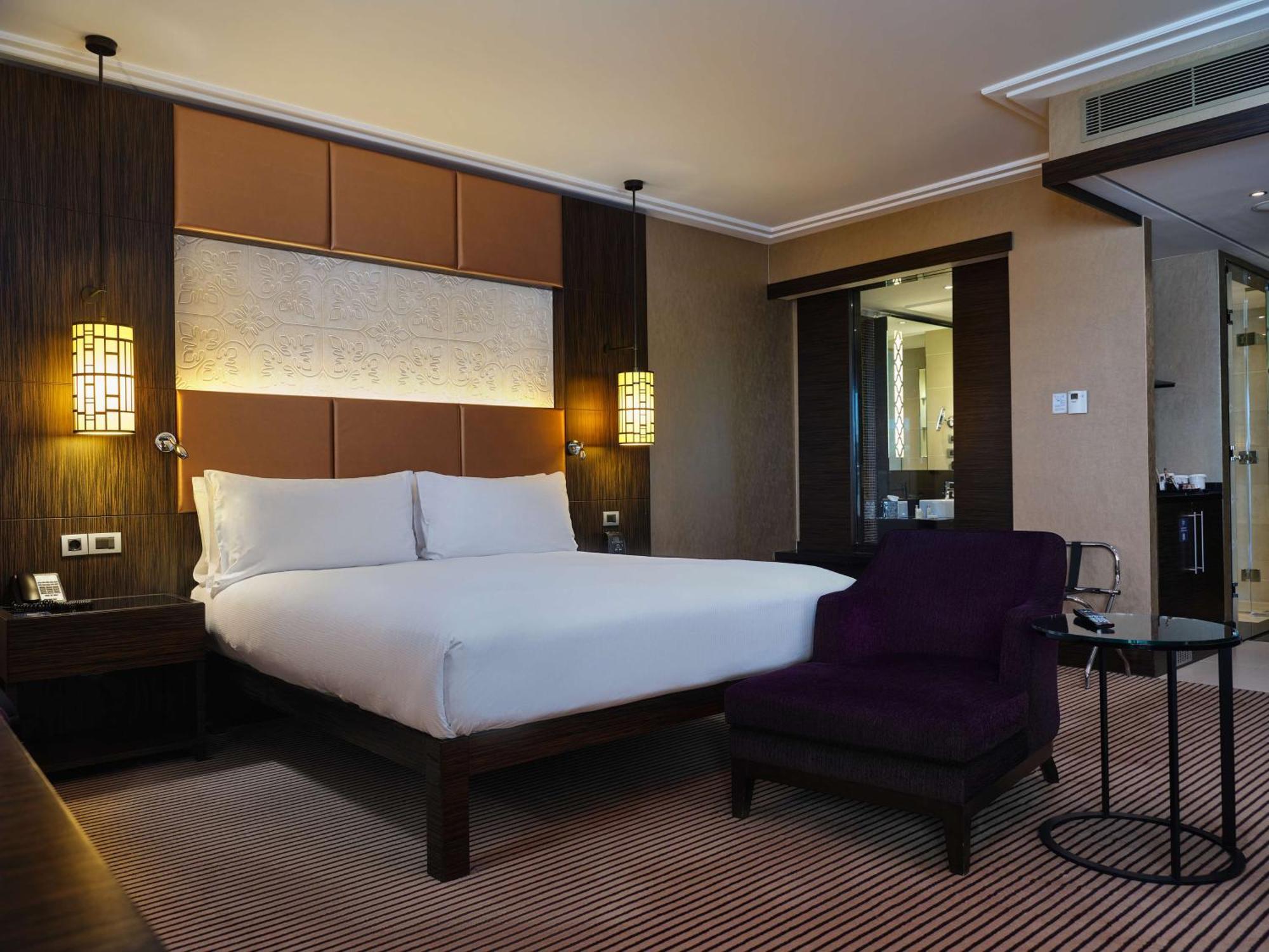 Hilton Baku Hotel Exterior photo A room at the InterContinental Mumbai
